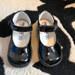 Girls primigi black patent leather shoes